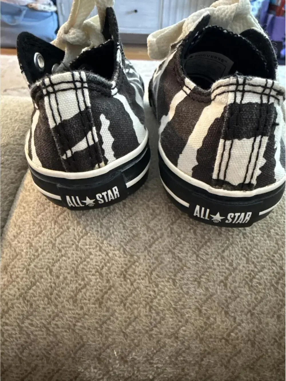Converse All Star Kids Low Top Canvas Sneakers Black White Print US 6